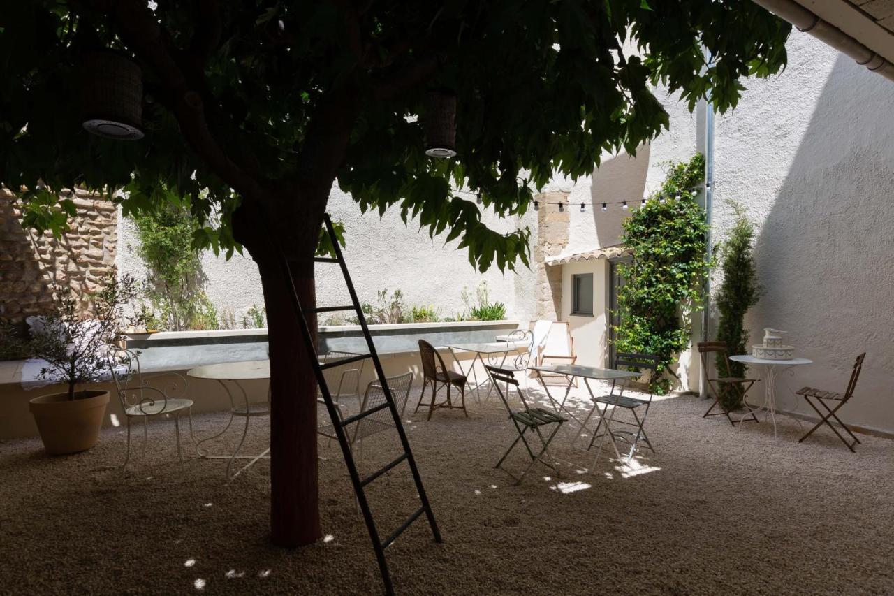 La Perroya Hotel Visan Exterior photo